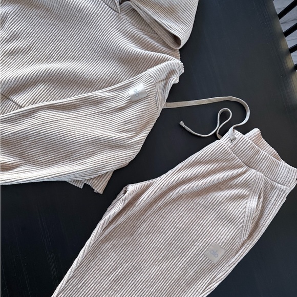 🤍 Alo Yoga Muse Set – Gravel Heather - Picture 1 of 5